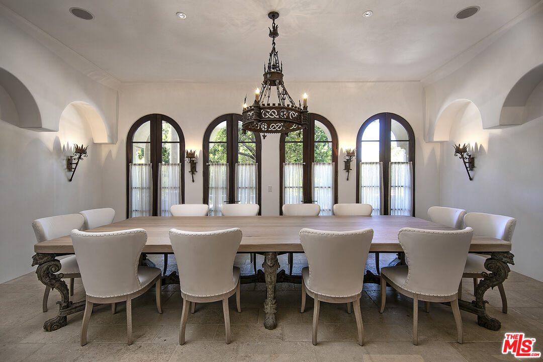 34 Beverly Park Circle