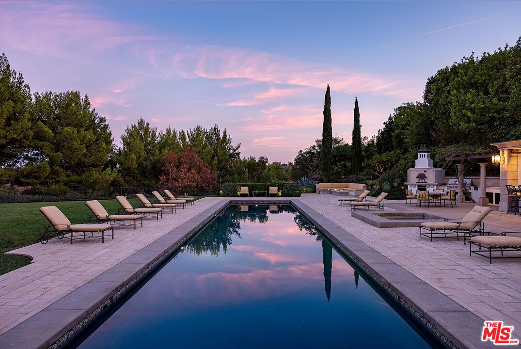 34 Beverly Park Circle