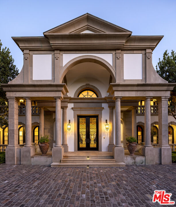 34 Beverly Park Circle