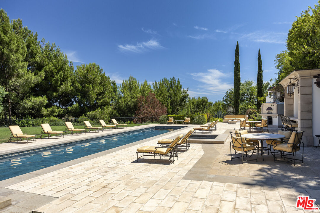 34 Beverly Park Circle