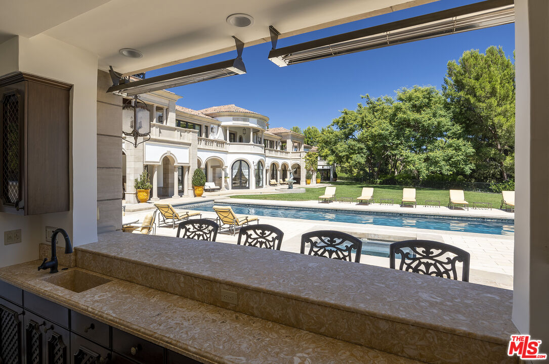 34 Beverly Park Circle