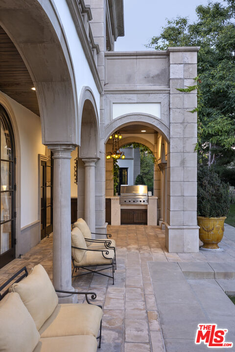 34 Beverly Park Circle