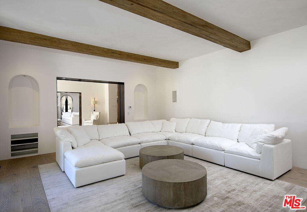 34 Beverly Park Circle