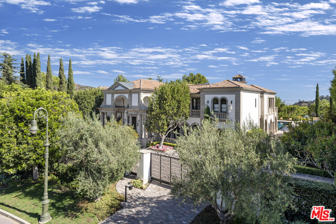 34 Beverly Park Circle