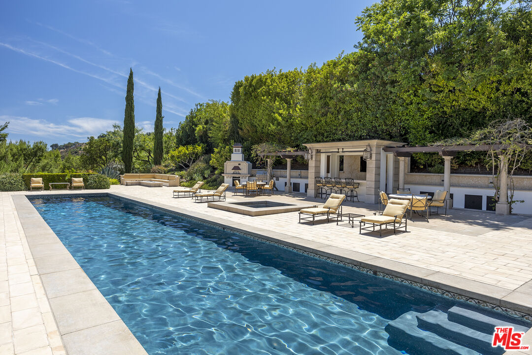 34 Beverly Park Circle