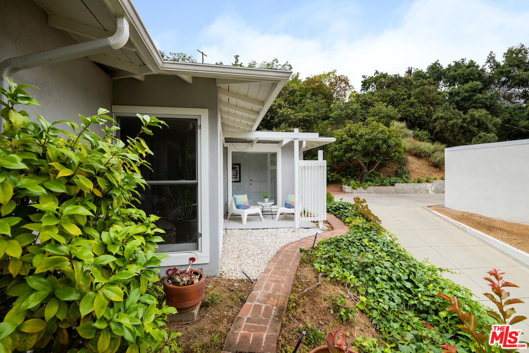 8862 Hollywood Hills Rd