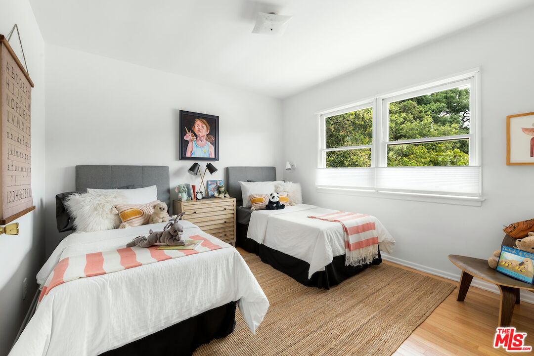 8862 Hollywood Hills Rd