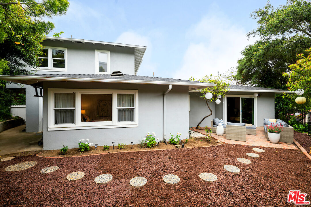 8862 Hollywood Hills Rd