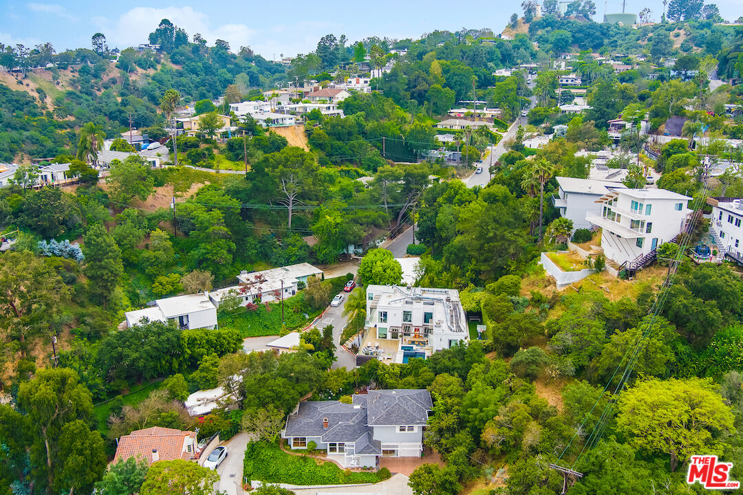 8862 Hollywood Hills Rd