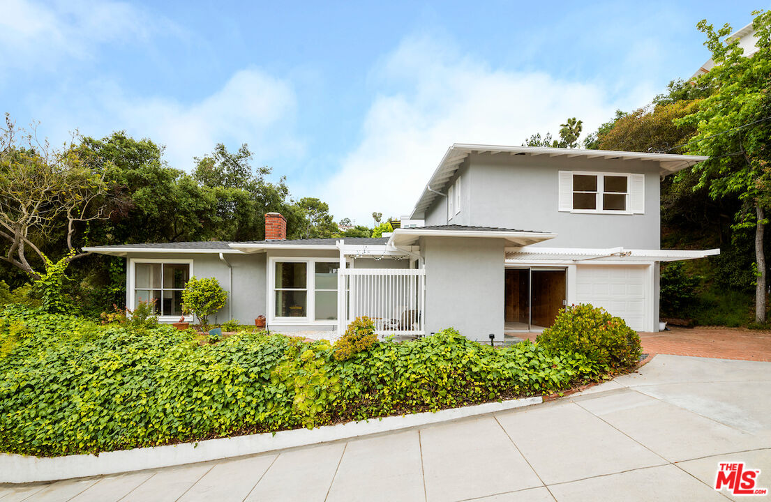 8862 Hollywood Hills Rd