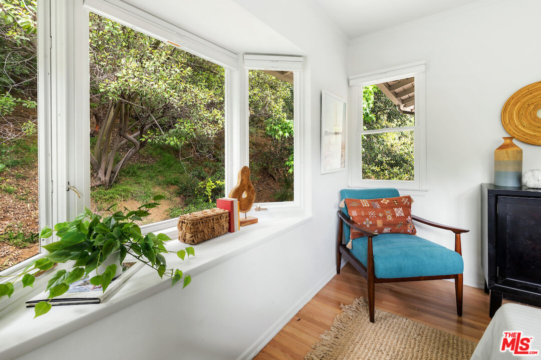 8862 Hollywood Hills Rd