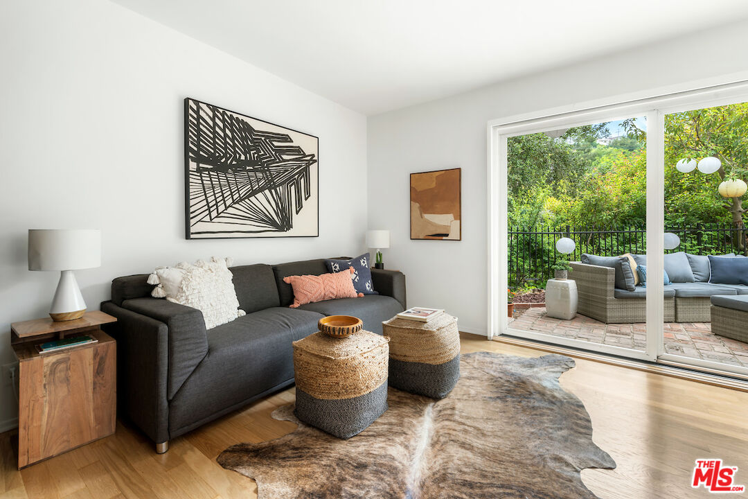 8862 Hollywood Hills Rd