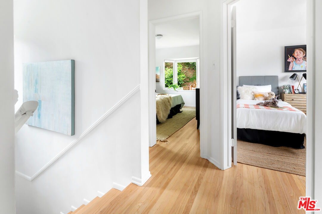 8862 Hollywood Hills Rd