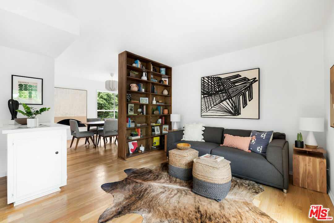 8862 Hollywood Hills Rd