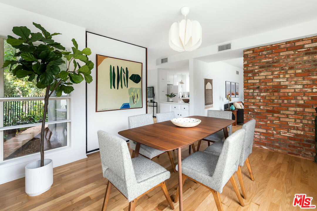 8862 Hollywood Hills Rd