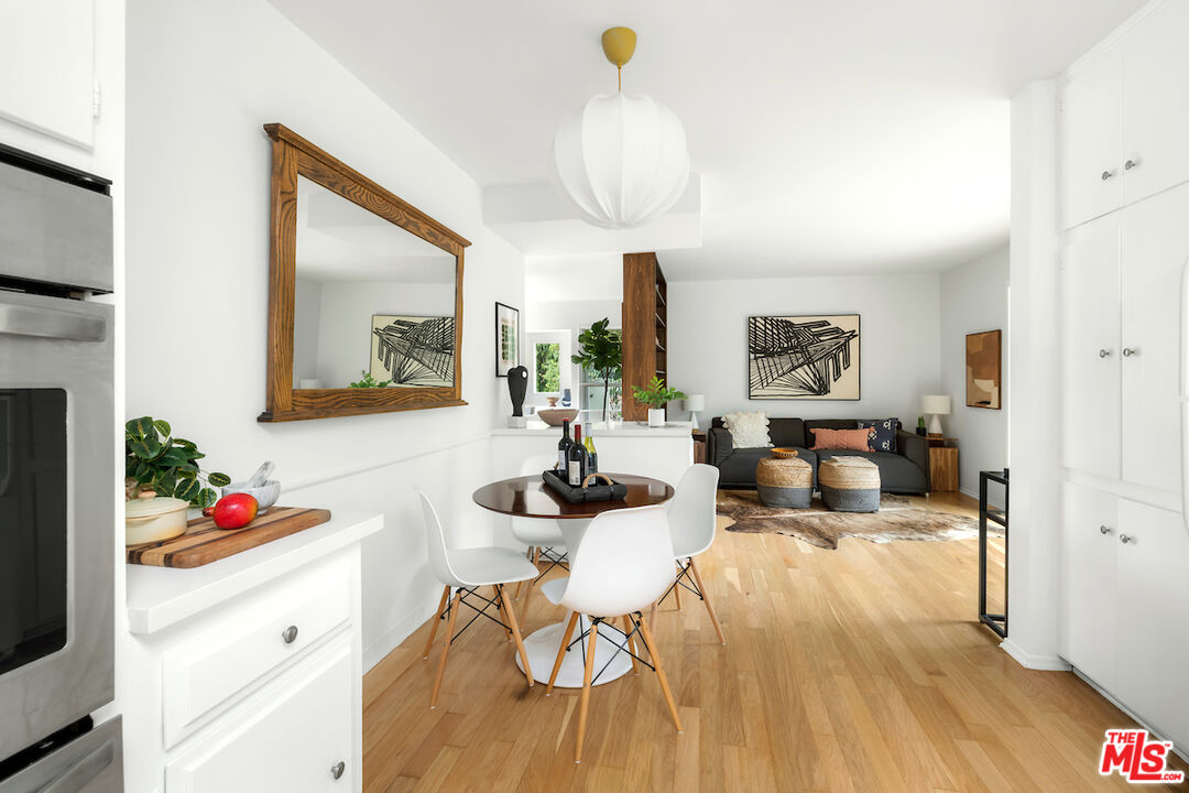 8862 Hollywood Hills Rd