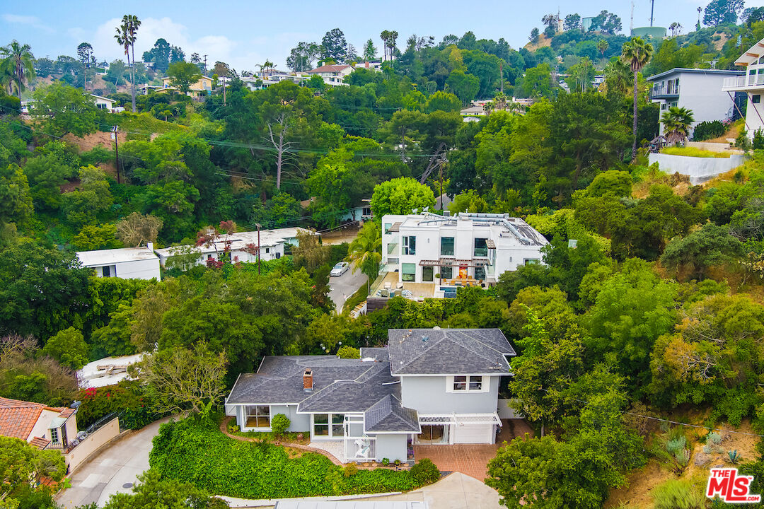 8862 Hollywood Hills Rd