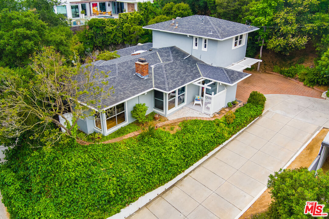 8862 Hollywood Hills Rd