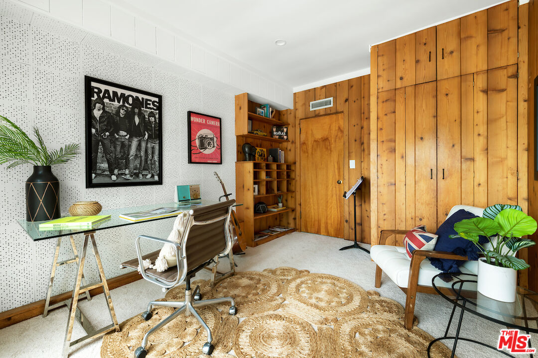 8862 Hollywood Hills Rd