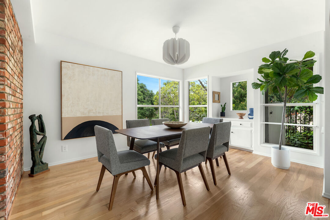 8862 Hollywood Hills Rd