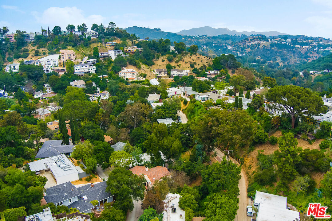 8862 Hollywood Hills Rd