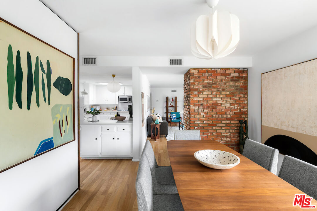 8862 Hollywood Hills Rd