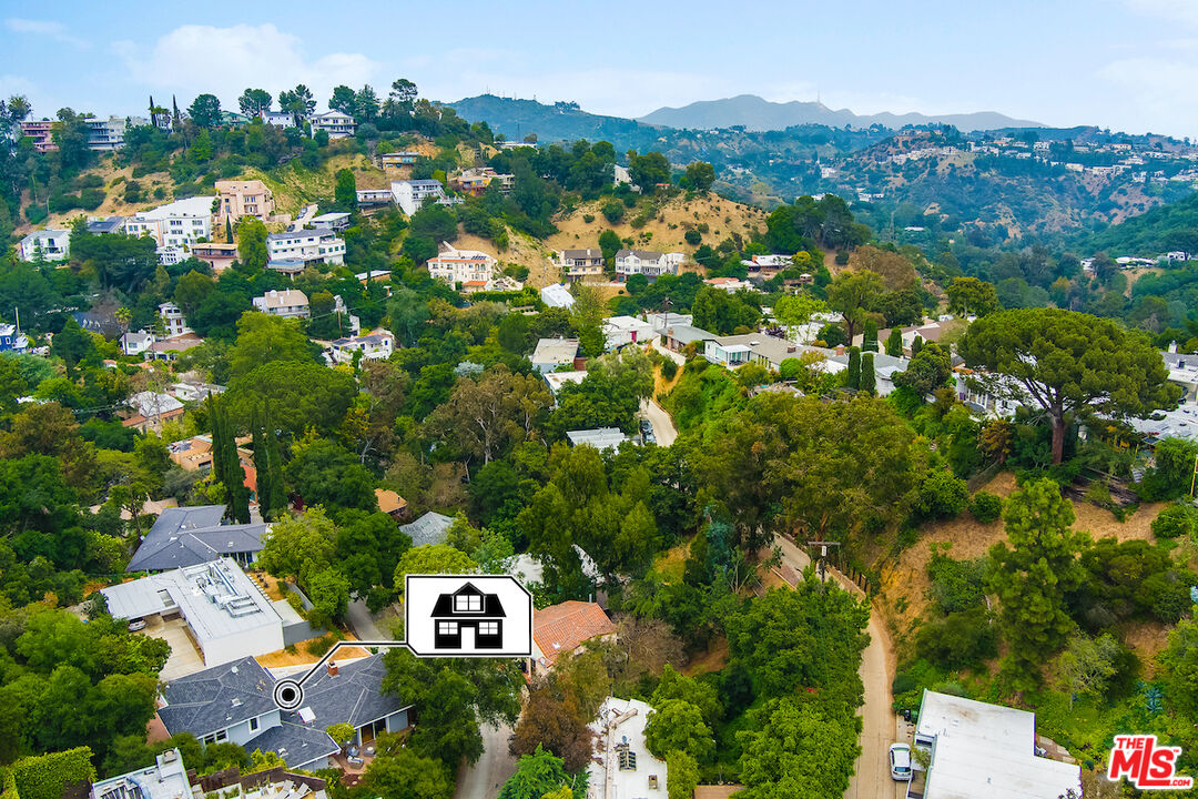 8862 Hollywood Hills Rd