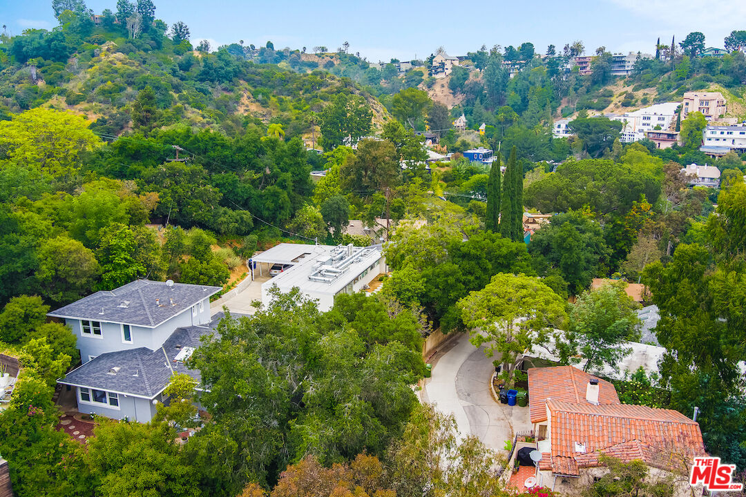 8862 Hollywood Hills Rd