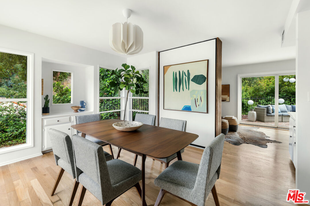 8862 Hollywood Hills Rd