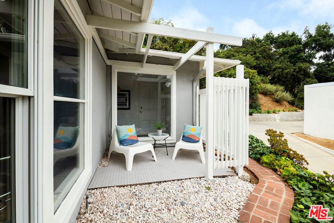 8862 Hollywood Hills Rd