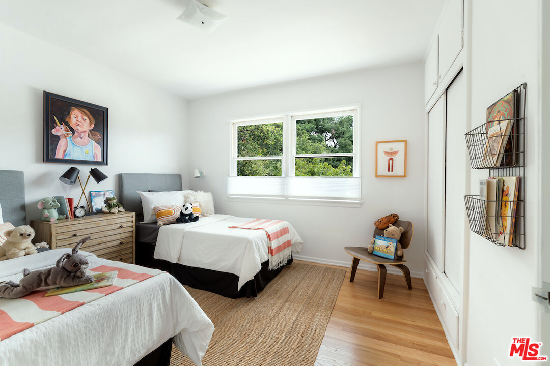 8862 Hollywood Hills Rd