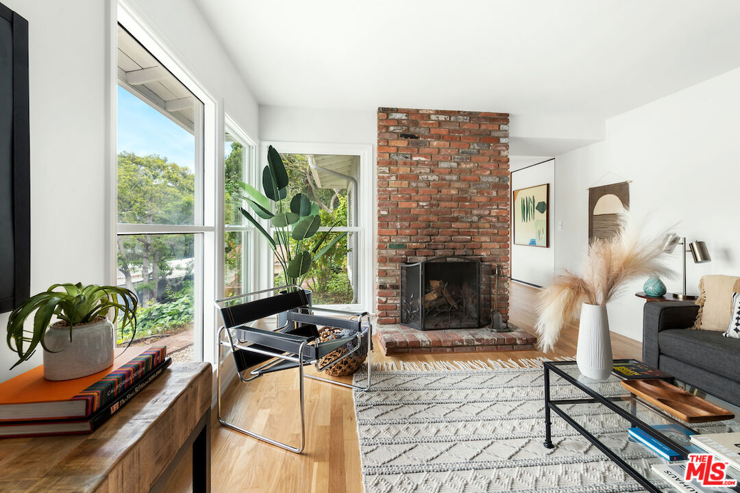 8862 Hollywood Hills Rd