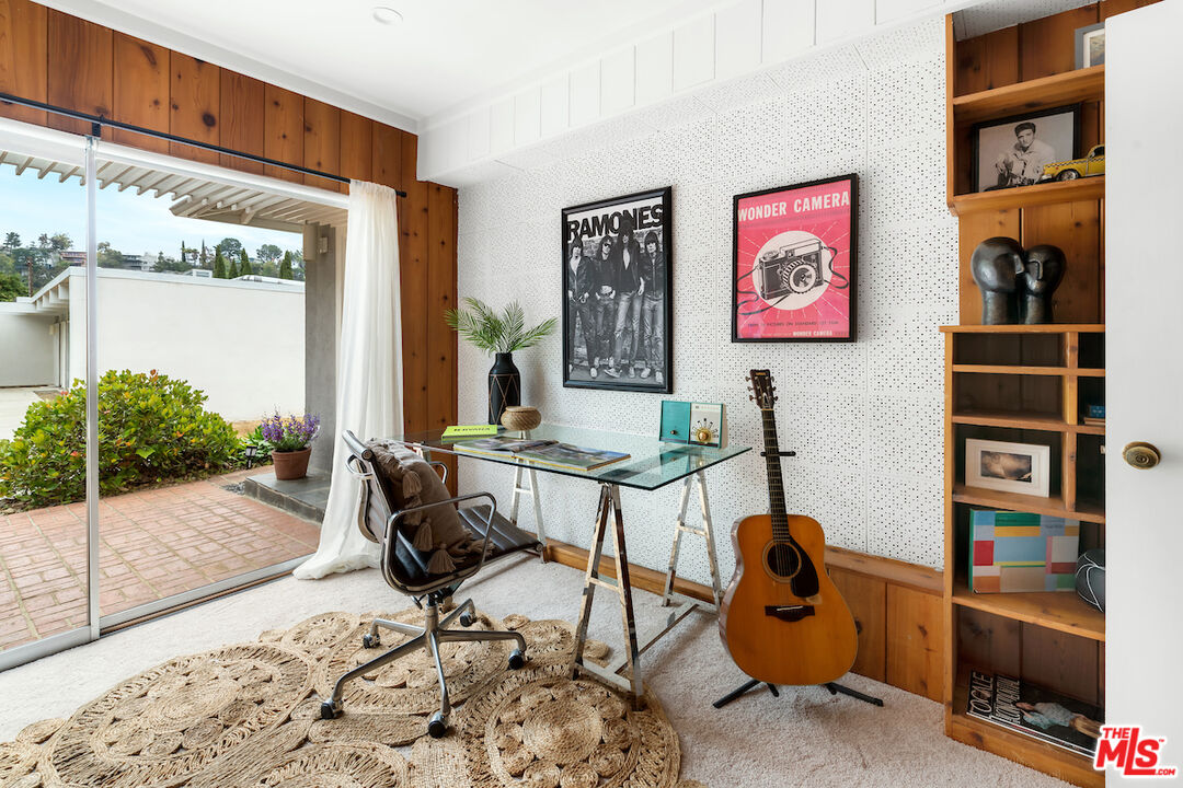 8862 Hollywood Hills Rd