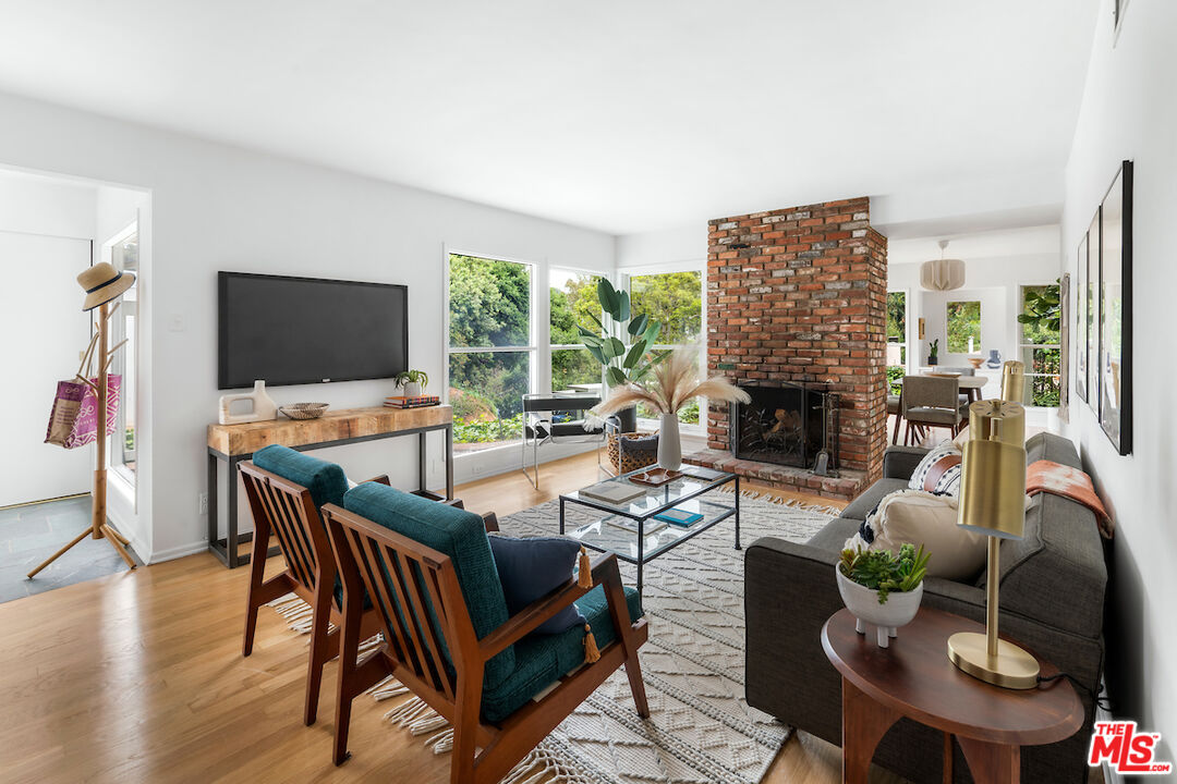 8862 Hollywood Hills Rd