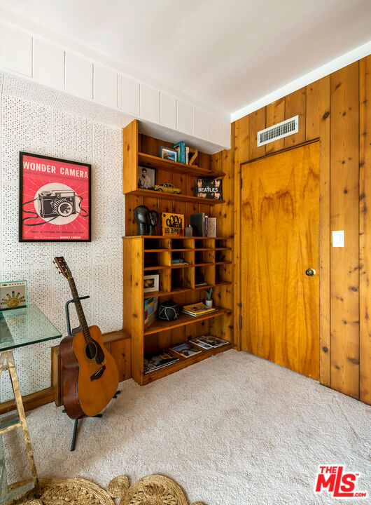 8862 Hollywood Hills Rd