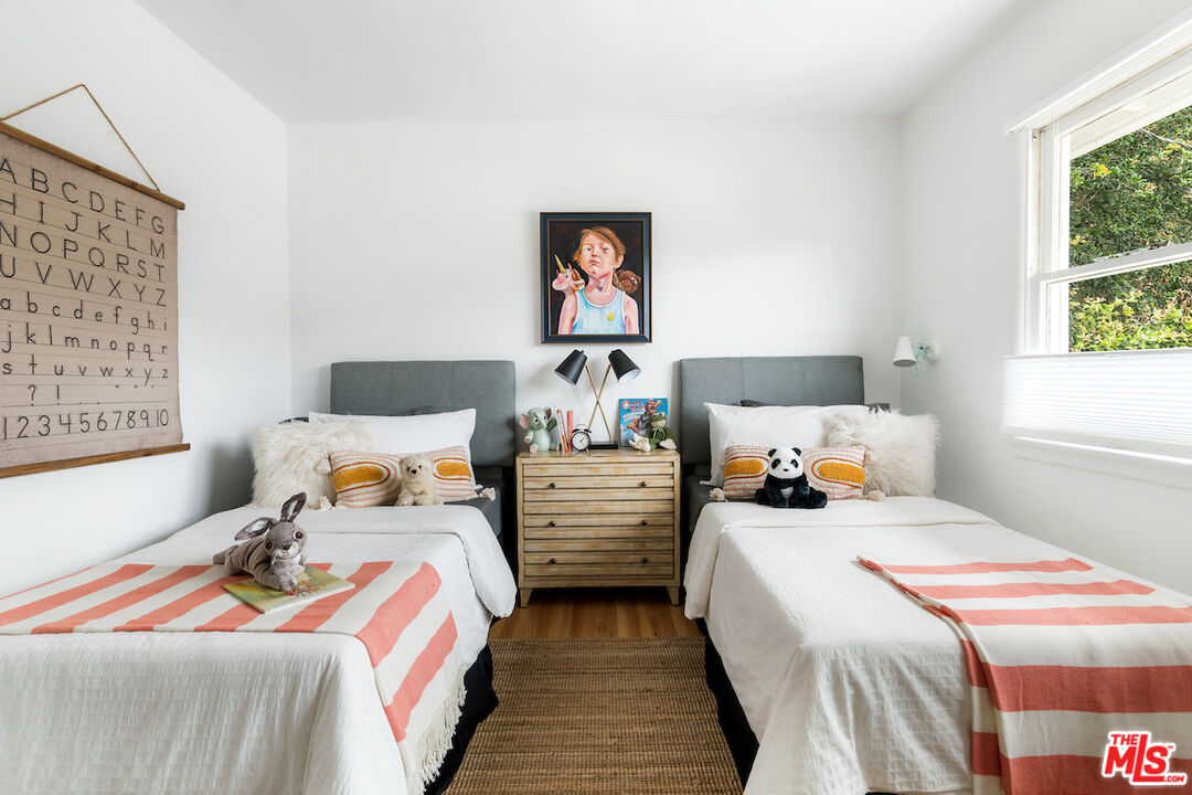 8862 Hollywood Hills Rd