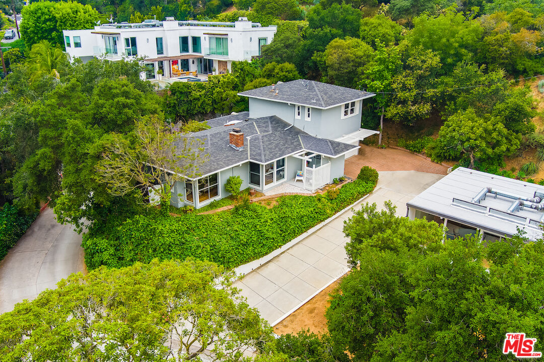 8862 Hollywood Hills Rd