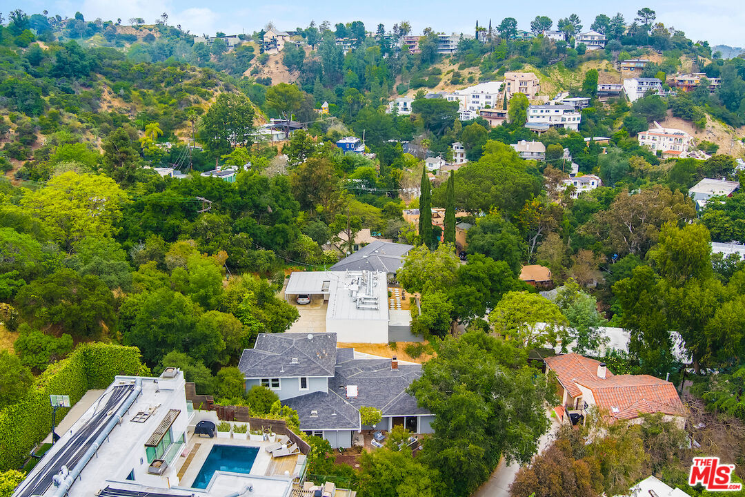 8862 Hollywood Hills Rd