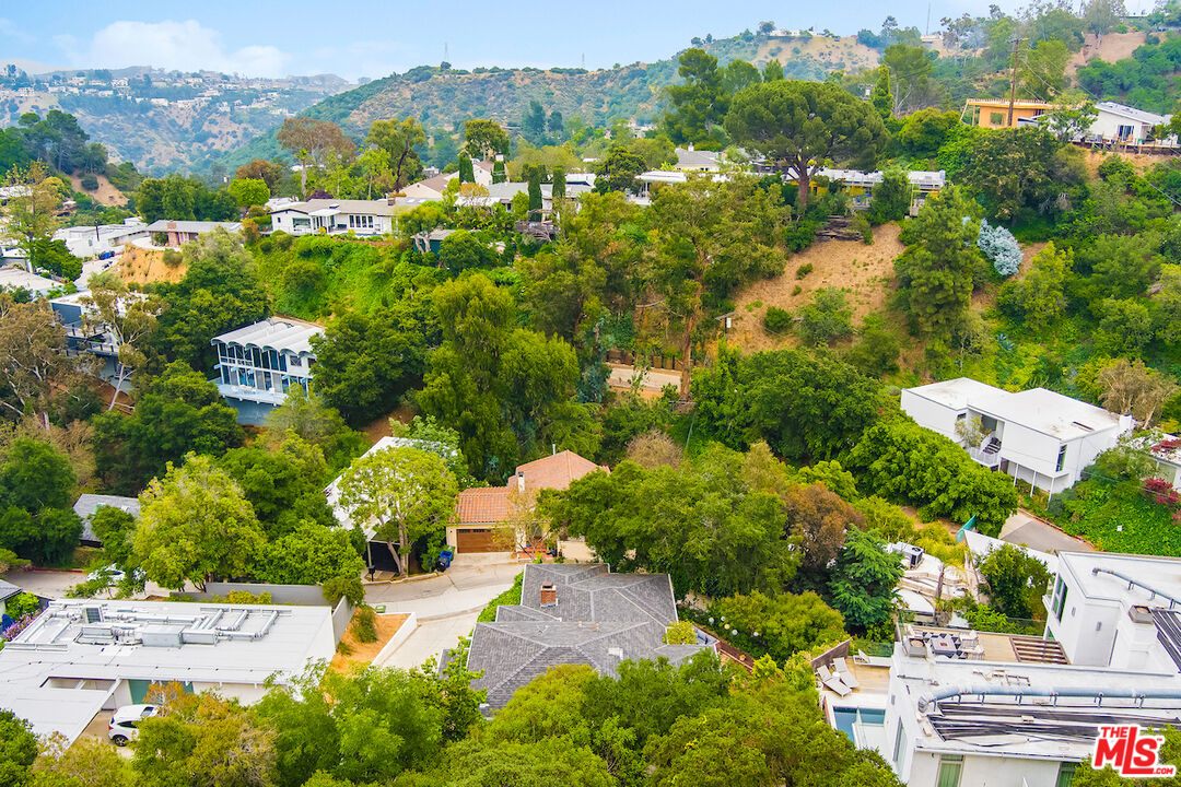 8862 Hollywood Hills Rd