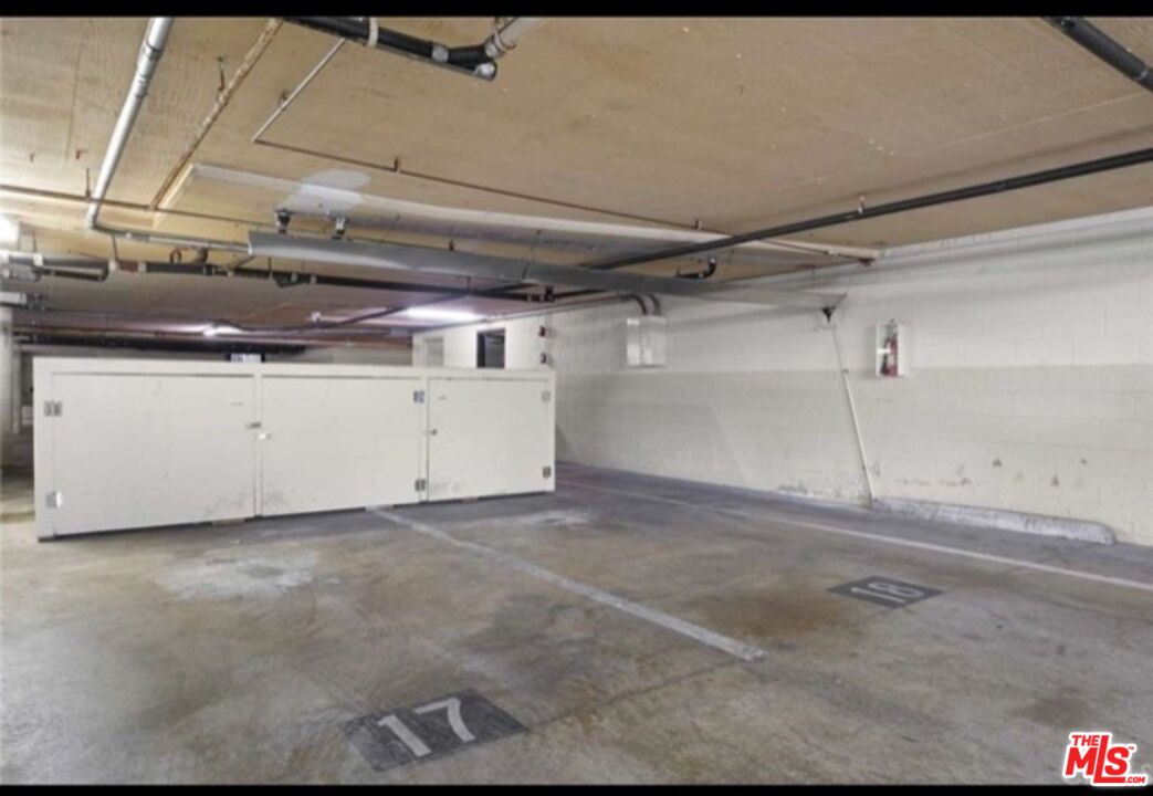 8960 NE Cynthia St Unit: 207