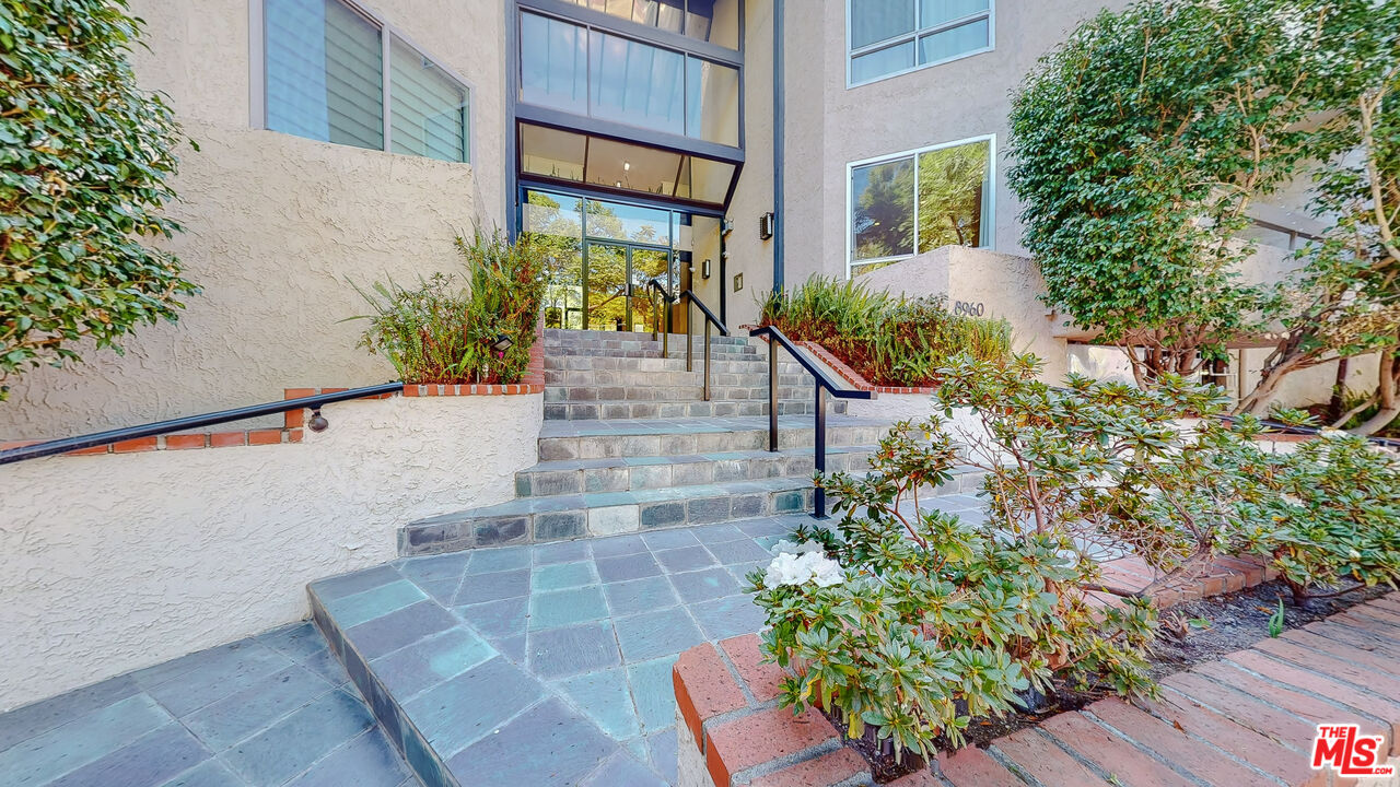 8960 NE Cynthia St Unit: 207