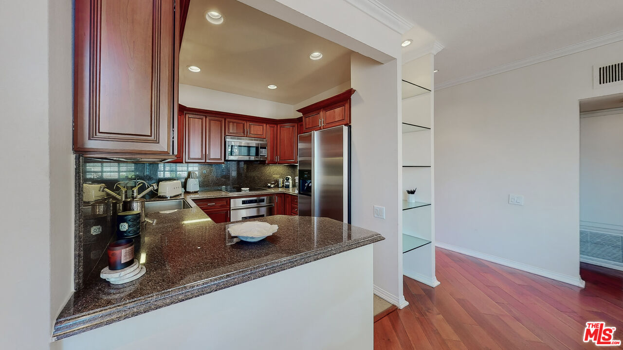 8960 NE Cynthia St Unit: 207