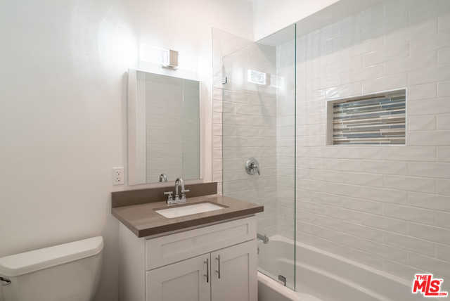 769 N RIDGEWOOD PL Unit: 1/2