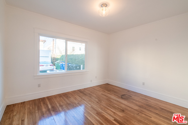 769 N RIDGEWOOD PL Unit: 1/2