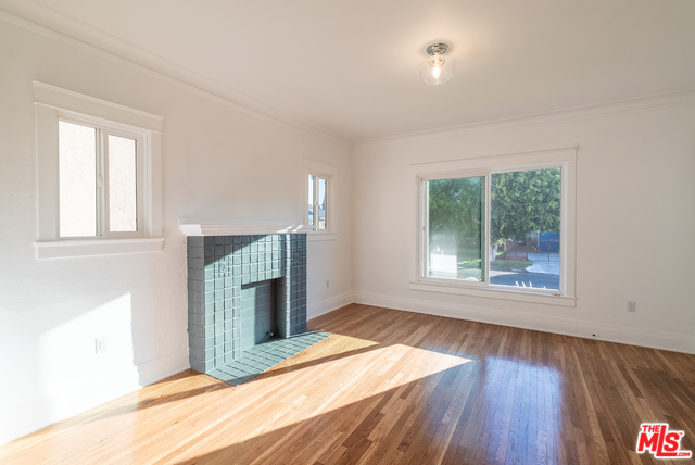 769 N RIDGEWOOD PL Unit: 1/2