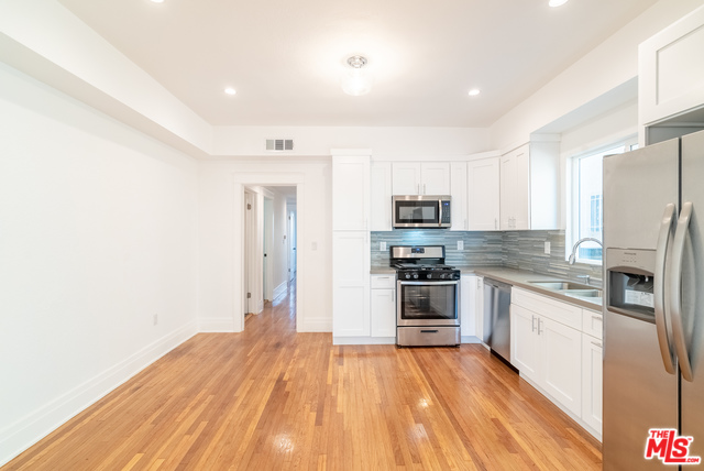 769 N RIDGEWOOD PL Unit: 1/2