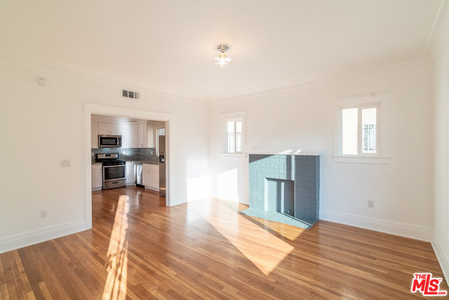 769 N RIDGEWOOD PL Unit: 1/2