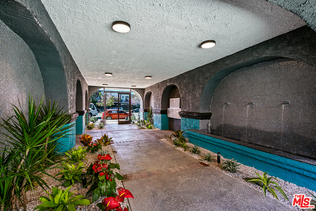 6640 Woodley Ave Unit: 112