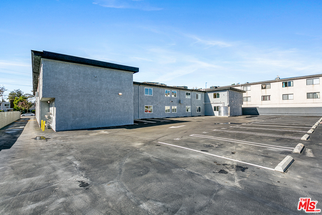 6640 Woodley Ave Unit: 112