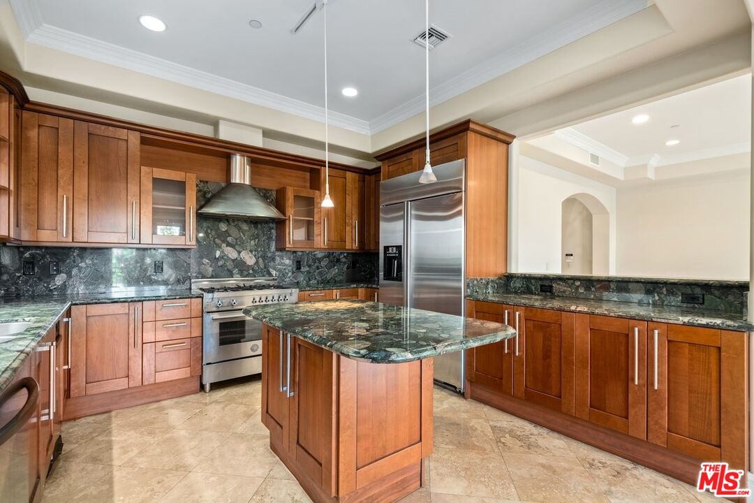 1940 MANNING AVE Unit: 101